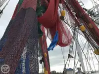 Nava de pescuit tip trauler de vânzare