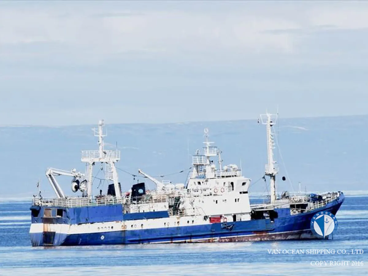 Nava de pescuit tip trauler de vânzare