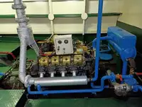 Ambarcațiune de debarcare, cu rezervoare de vânzare