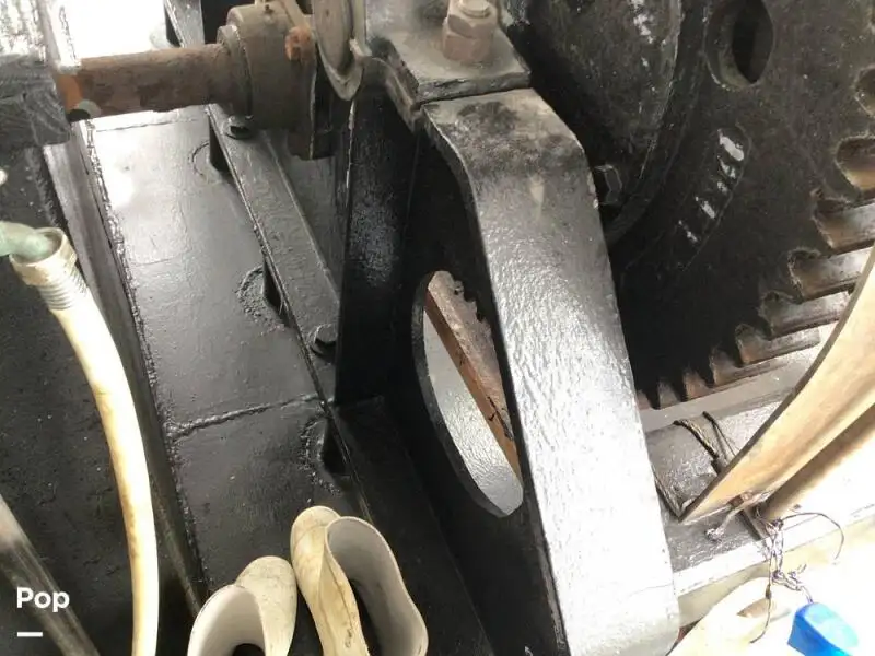 Nava de pescuit tip trauler de vânzare