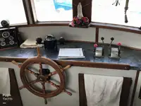 Nava de pescuit tip trauler de vânzare