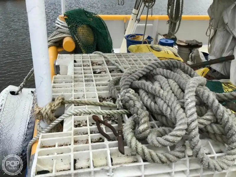 Nava de pescuit tip trauler de vânzare