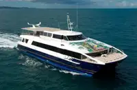 Catamaran de vânzare