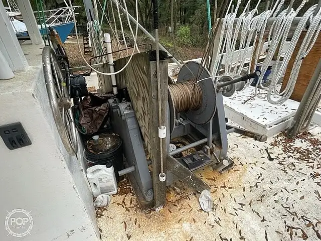 Nava de pescuit tip trauler de vânzare