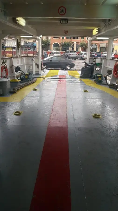 Navă RoPax de vânzare