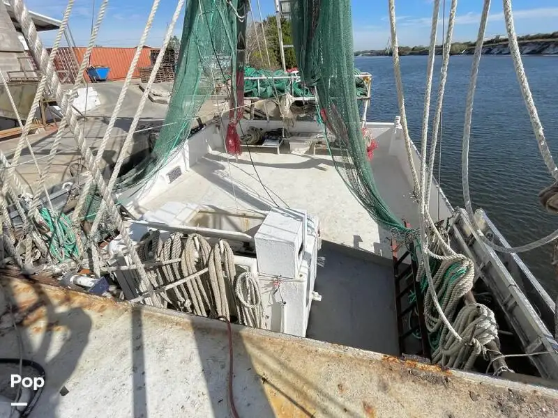 Nava de pescuit tip trauler de vânzare