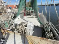 Nava de pescuit tip trauler de vânzare