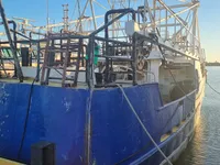 Nava de pescuit tip trauler de vânzare