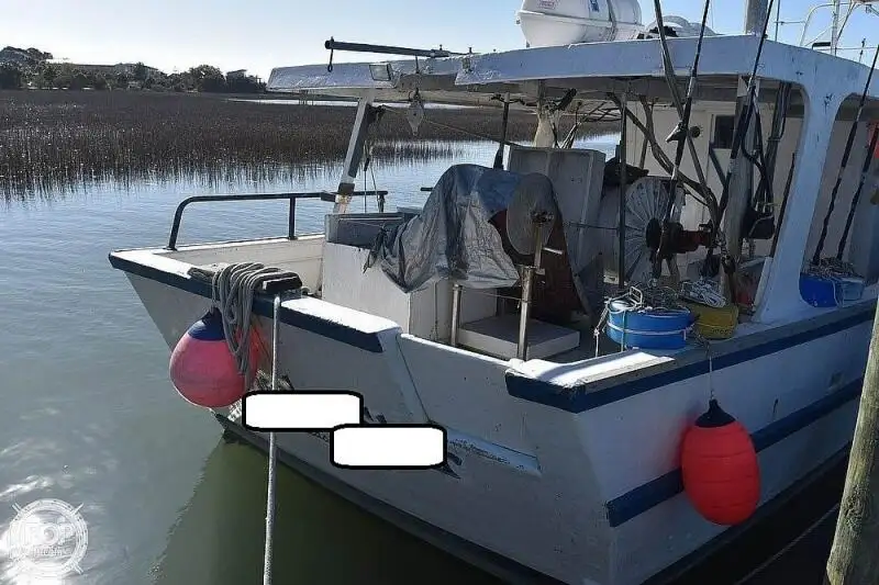 Nava de pescuit cu linii lungi de vânzare