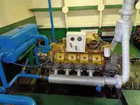 Ambarcațiune de debarcare, cu rezervoare de vânzare