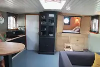 Hotel plutitor de vânzare