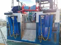 Nava de pescuit tip trauler de vânzare