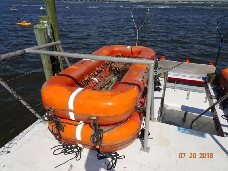 Șalupă de vânzare