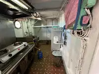 Nava de pescuit tip trauler de vânzare