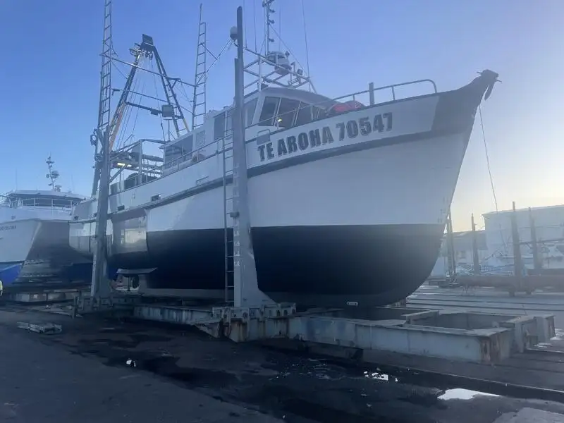 Nava de pescuit tip trauler de vânzare