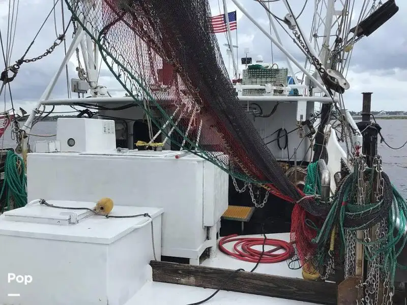 Nava de pescuit tip trauler de vânzare