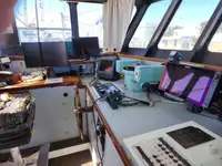 Nava de pescuit tip trauler de vânzare