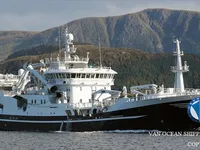 Nava de pescuit tip trauler de vânzare
