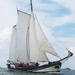 Iaht de vânzare
