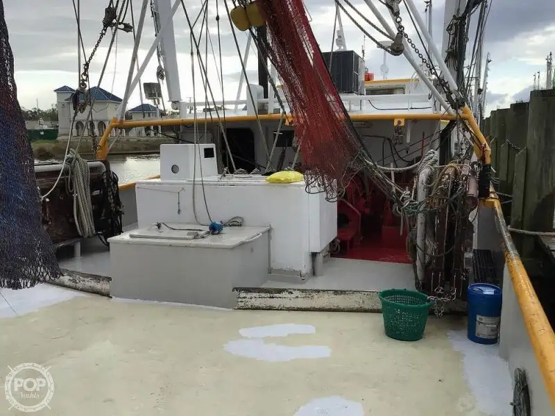 Nava de pescuit tip trauler de vânzare
