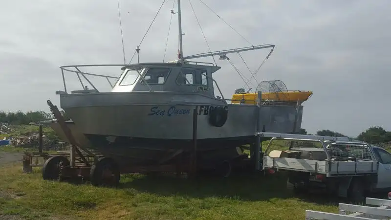 Nava de pescuit tip trauler de vânzare