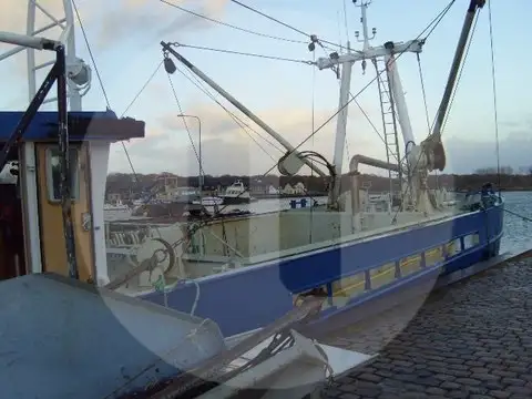 Nava de pescuit cu plase tip traul de vânzare