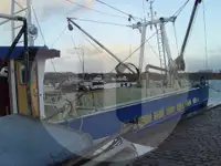 Nava de pescuit cu plase tip traul de vânzare