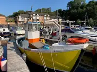 Nava de pescuit tip trauler de vânzare