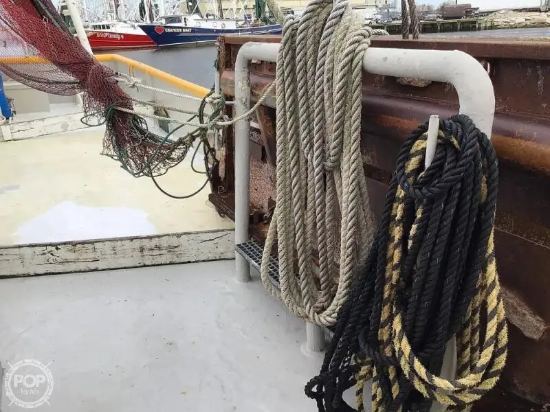 Nava de pescuit tip trauler de vânzare