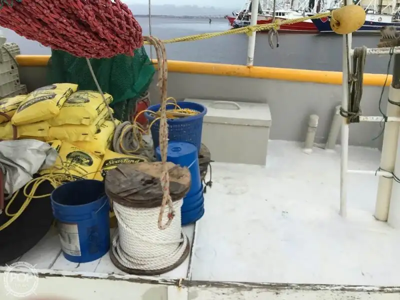 Nava de pescuit tip trauler de vânzare