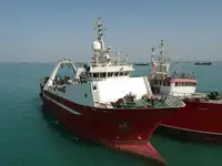 Nava de pescuit tip trauler de vânzare