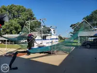 Nava de pescuit tip trauler de vânzare