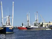 Nava de pescuit tip trauler de vânzare
