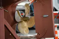 Nava de pescuit tip trauler de vânzare