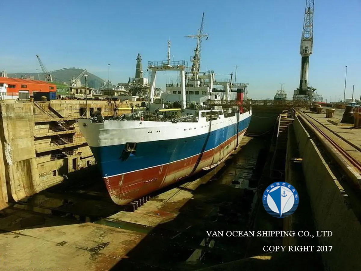 Nava de pescuit tip trauler de vânzare