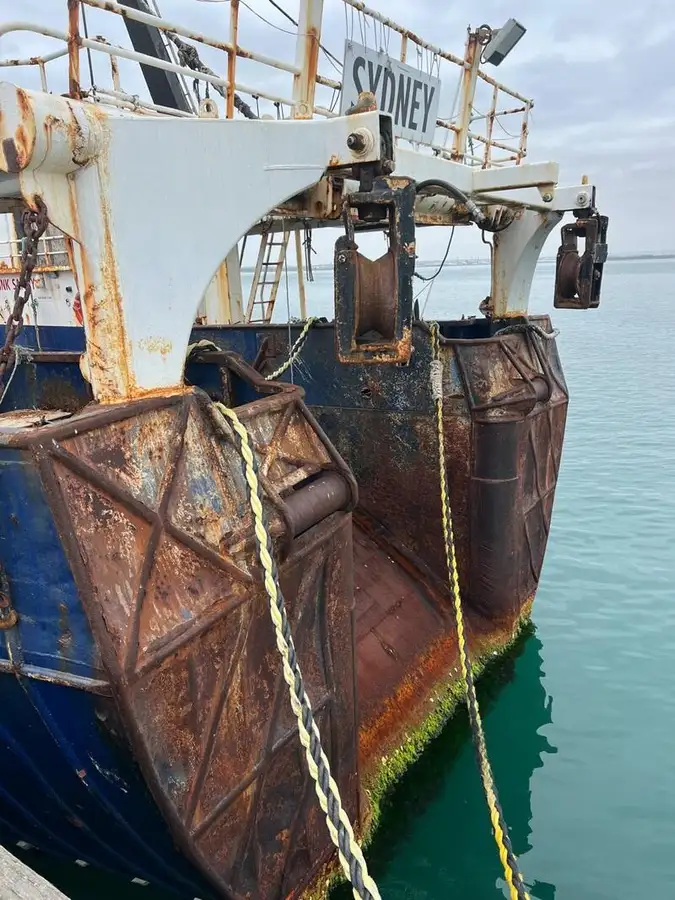 Nava de pescuit tip trauler de vânzare