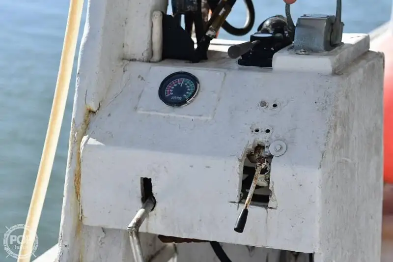 Nava de pescuit cu linii lungi de vânzare