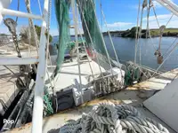 Nava de pescuit tip trauler de vânzare