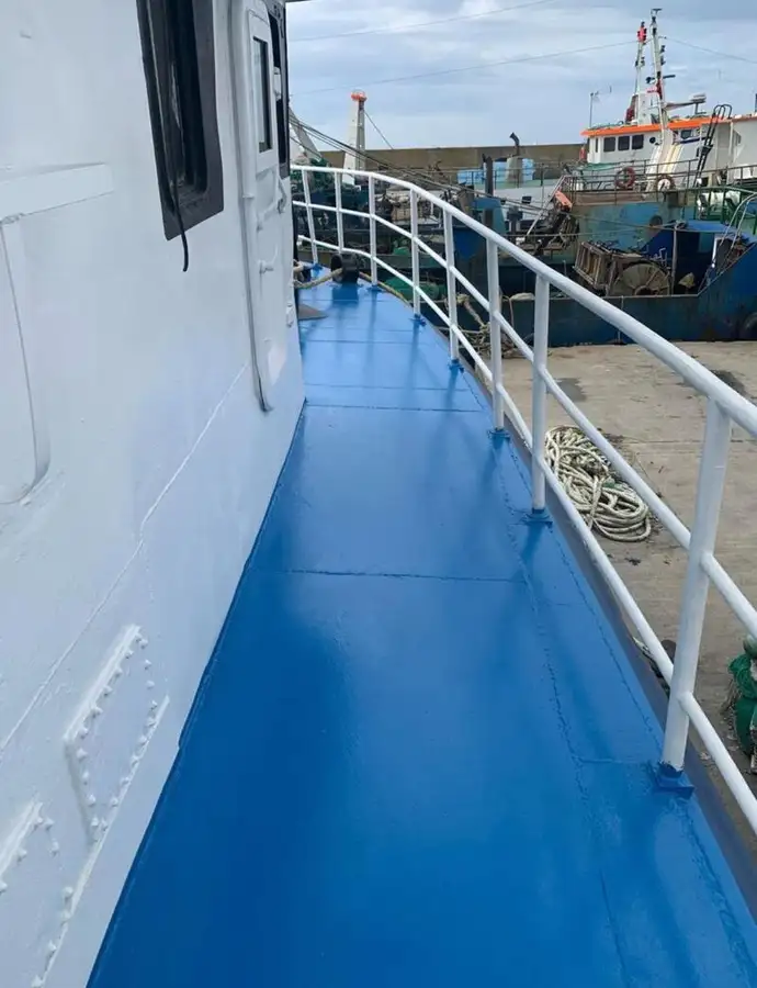 Nava de pescuit tip trauler de vânzare