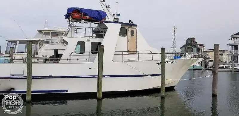 Nava de pescuit tip trauler de vânzare