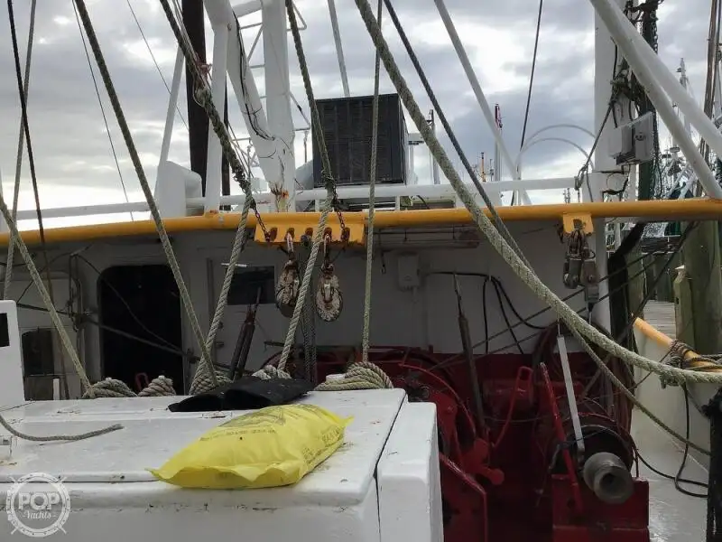 Nava de pescuit tip trauler de vânzare