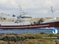 Nava de pescuit tip trauler de vânzare