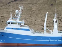 Nava de pescuit tip trauler de vânzare