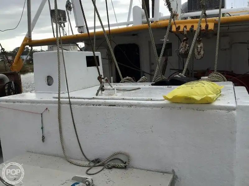 Nava de pescuit tip trauler de vânzare