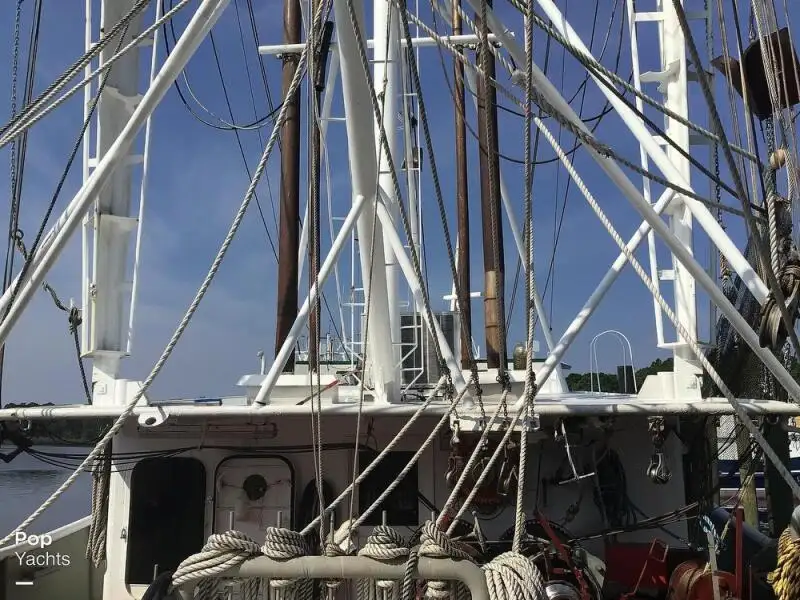 Nava de pescuit tip trauler de vânzare