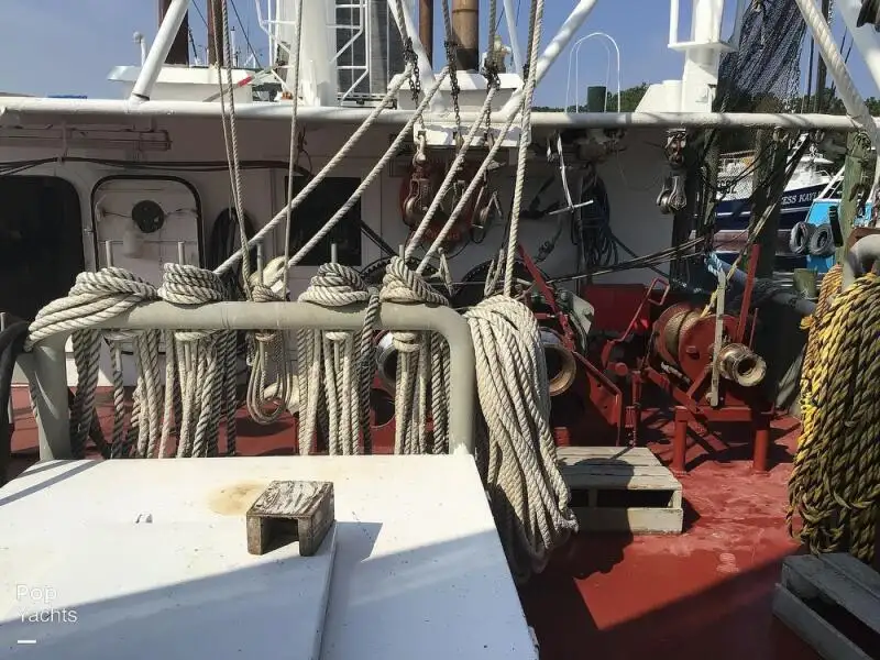 Nava de pescuit tip trauler de vânzare