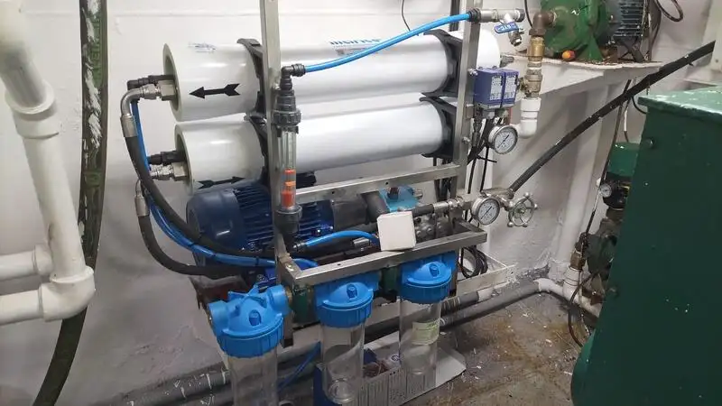 Nava de pescuit tip trauler de vânzare