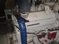 Nava de pescuit tip trauler de vânzare