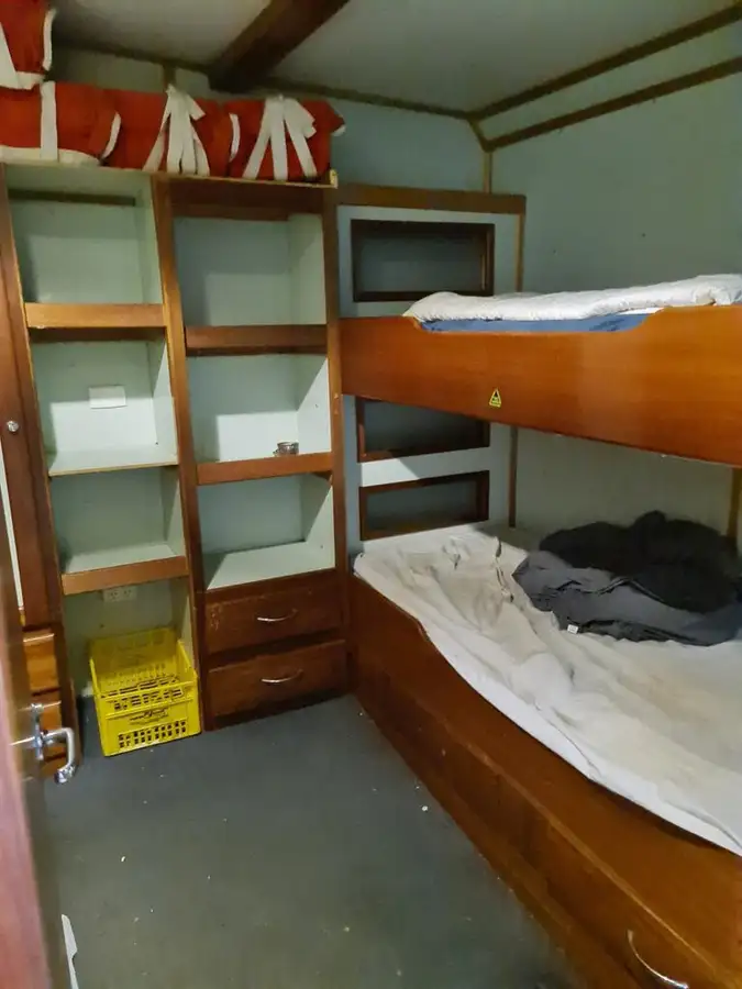 Nava de pescuit cu linii lungi de vânzare