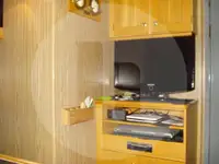 Nava de pescuit tip trauler de vânzare